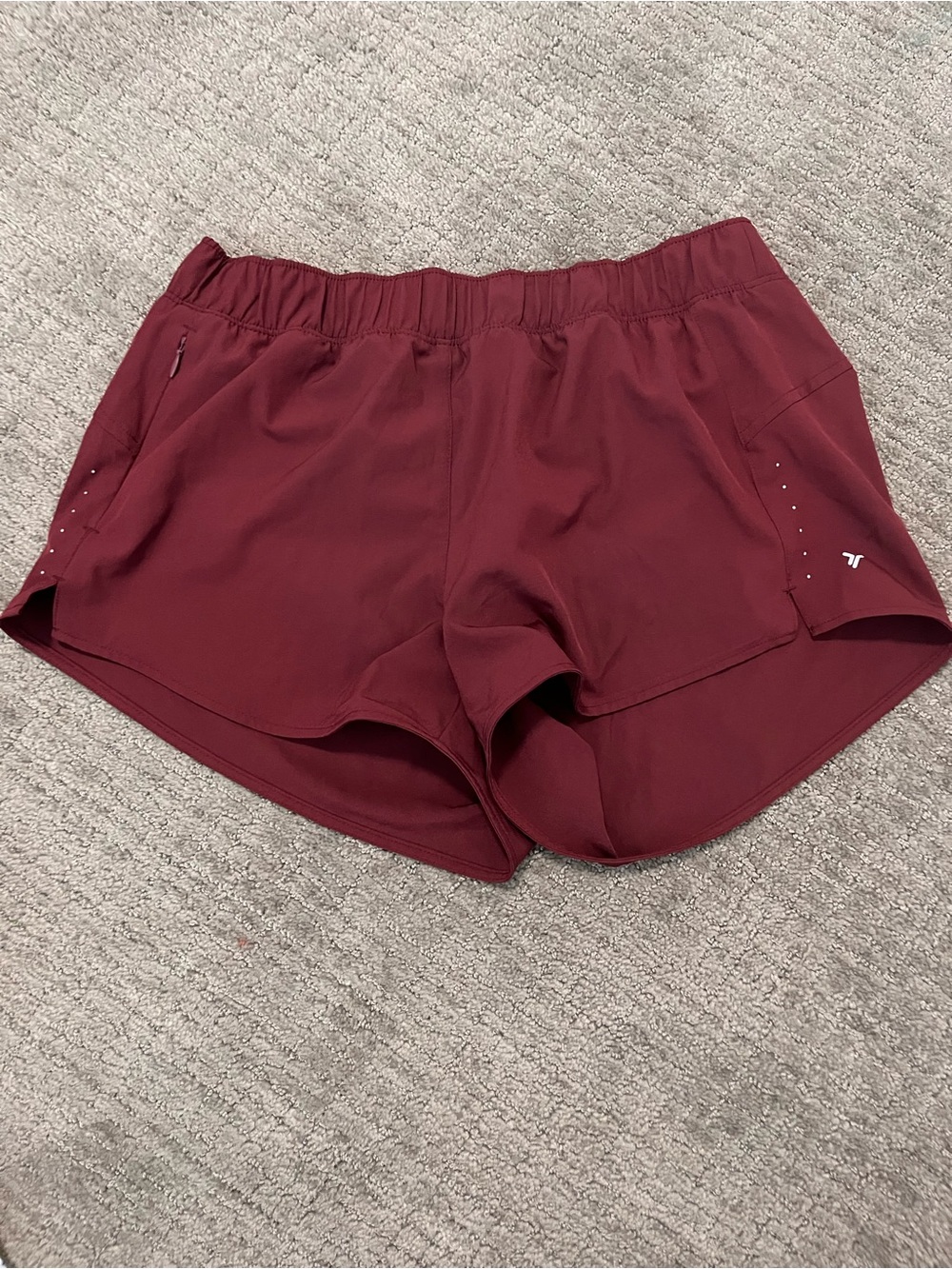 Old Navy active maroon shorts workout gymwear yoga Pilates tennis running
